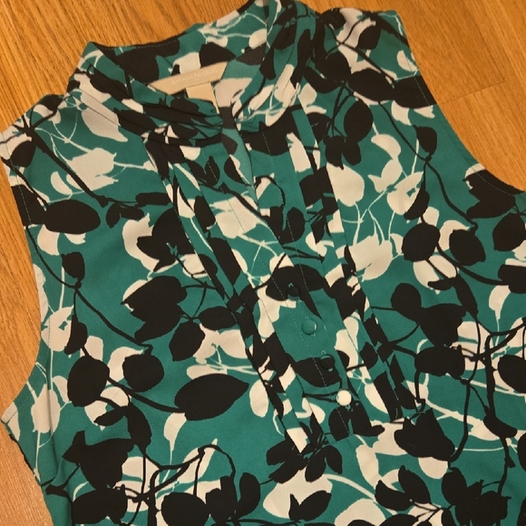 Banana Republic Green and Black Floral Blouse - Picture 5 of 11